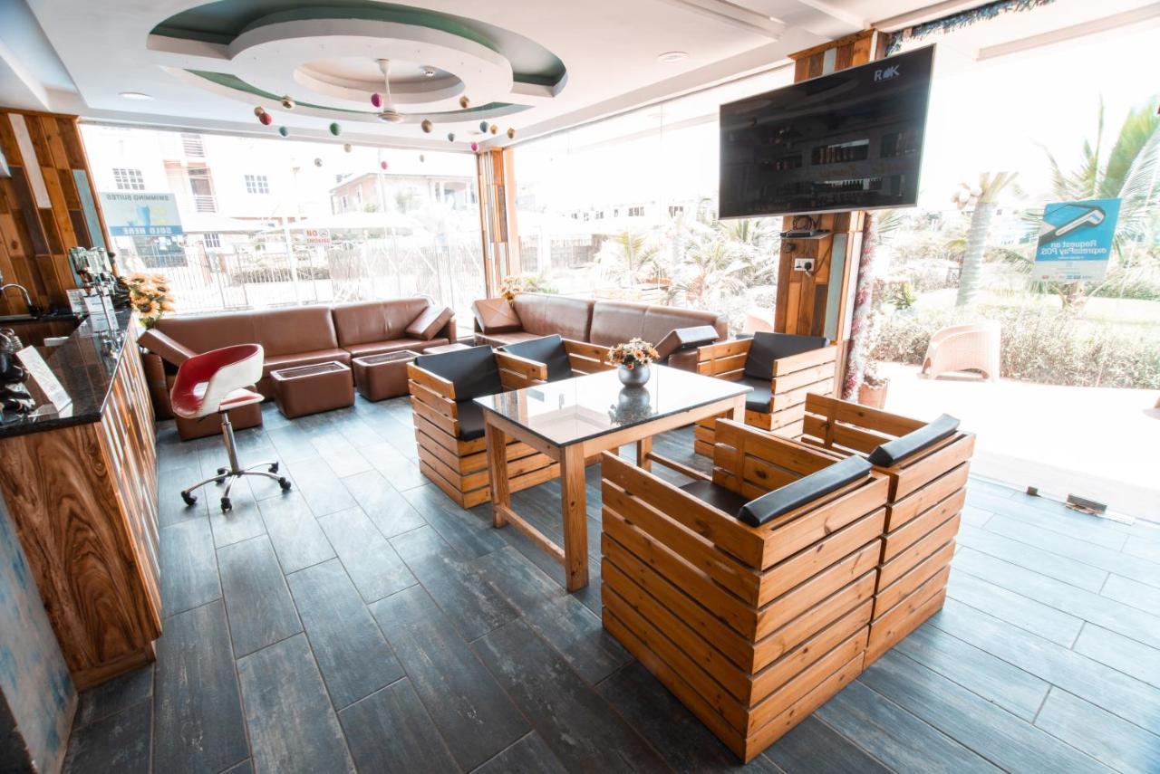 Plus 33 Hotel Nungua Kültér fotó