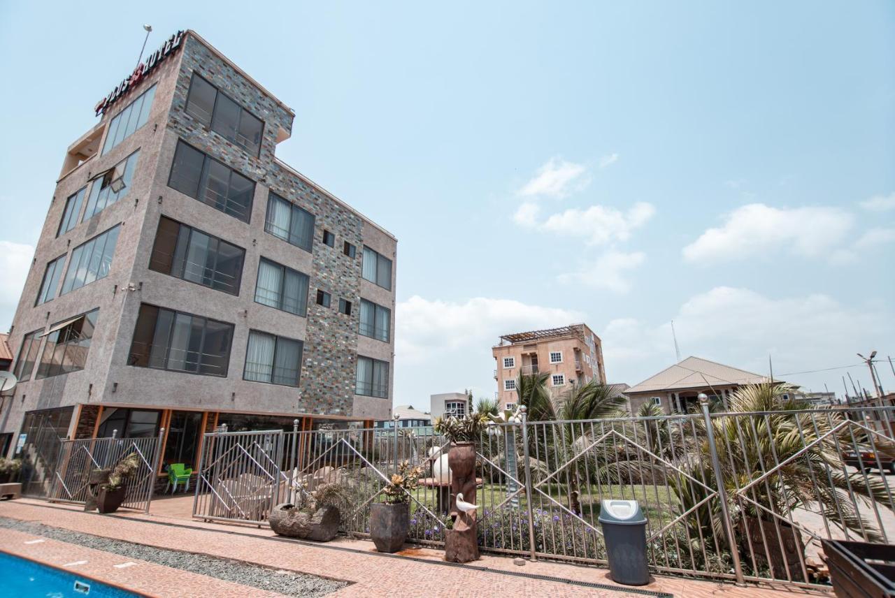 Plus 33 Hotel Nungua Kültér fotó