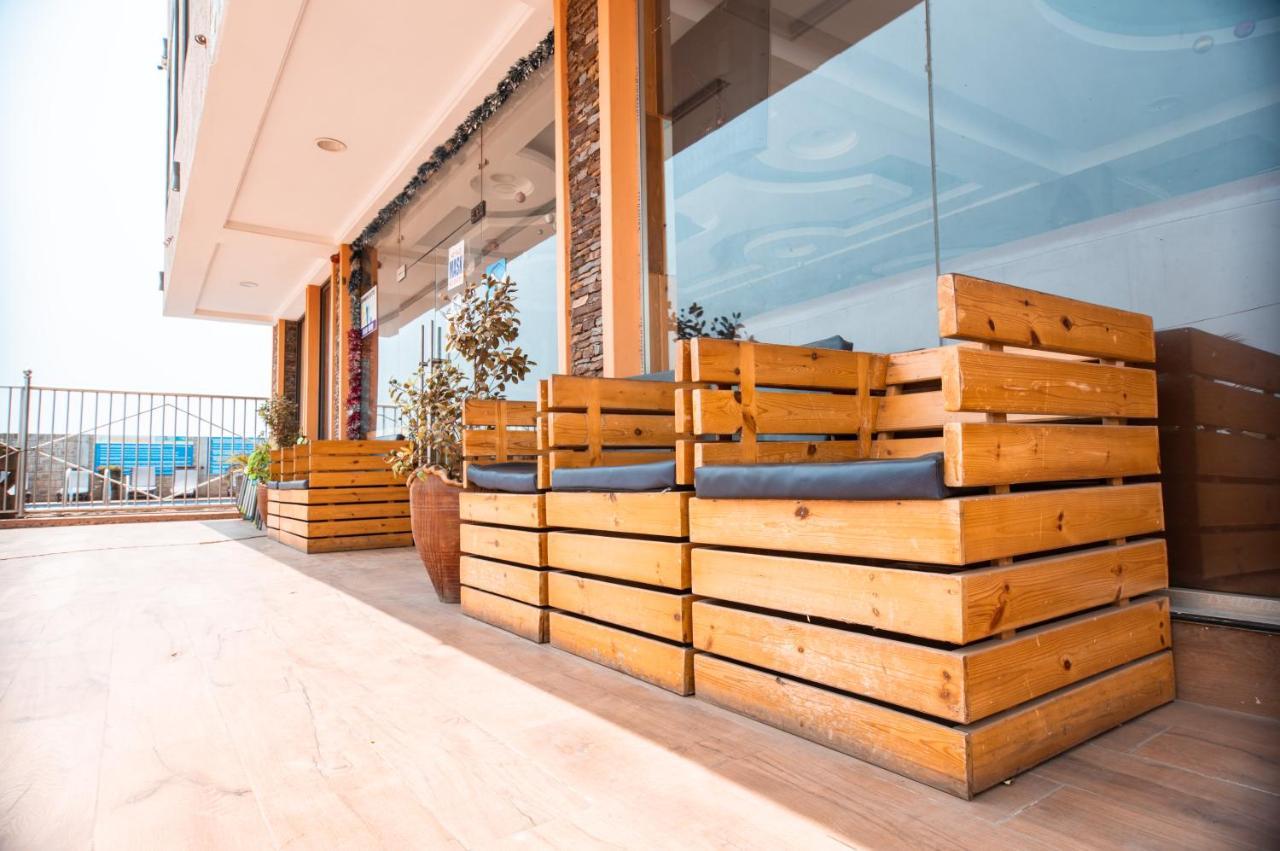 Plus 33 Hotel Nungua Kültér fotó