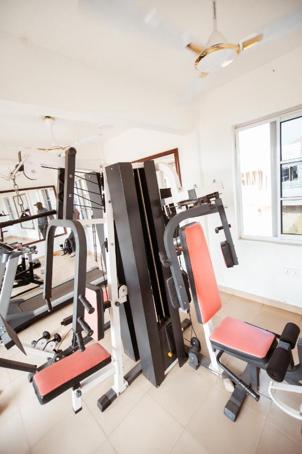 Plus 33 Hotel Nungua Kültér fotó