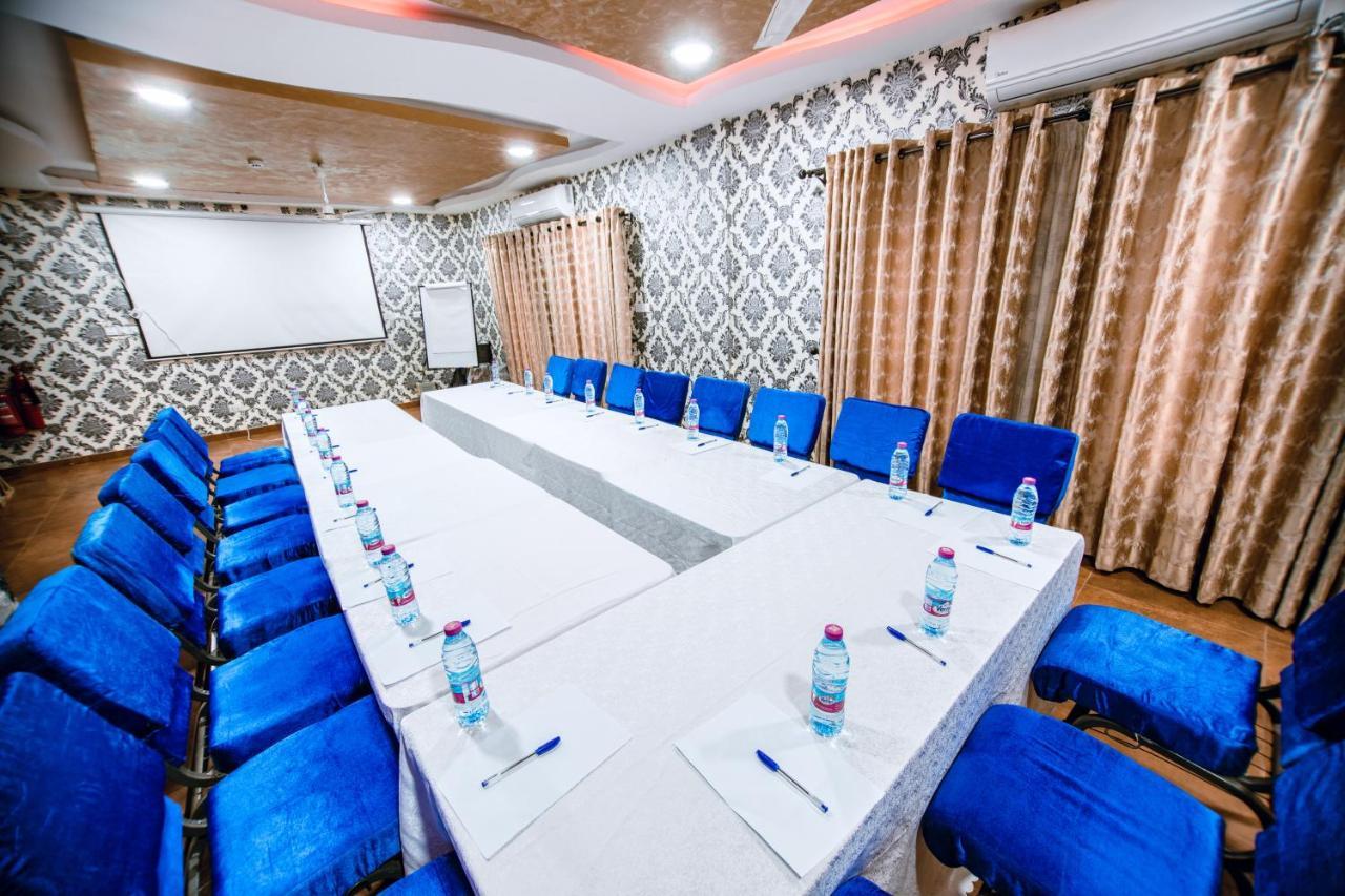 Plus 33 Hotel Nungua Kültér fotó
