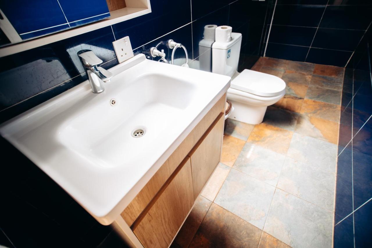 Plus 33 Hotel Nungua Kültér fotó