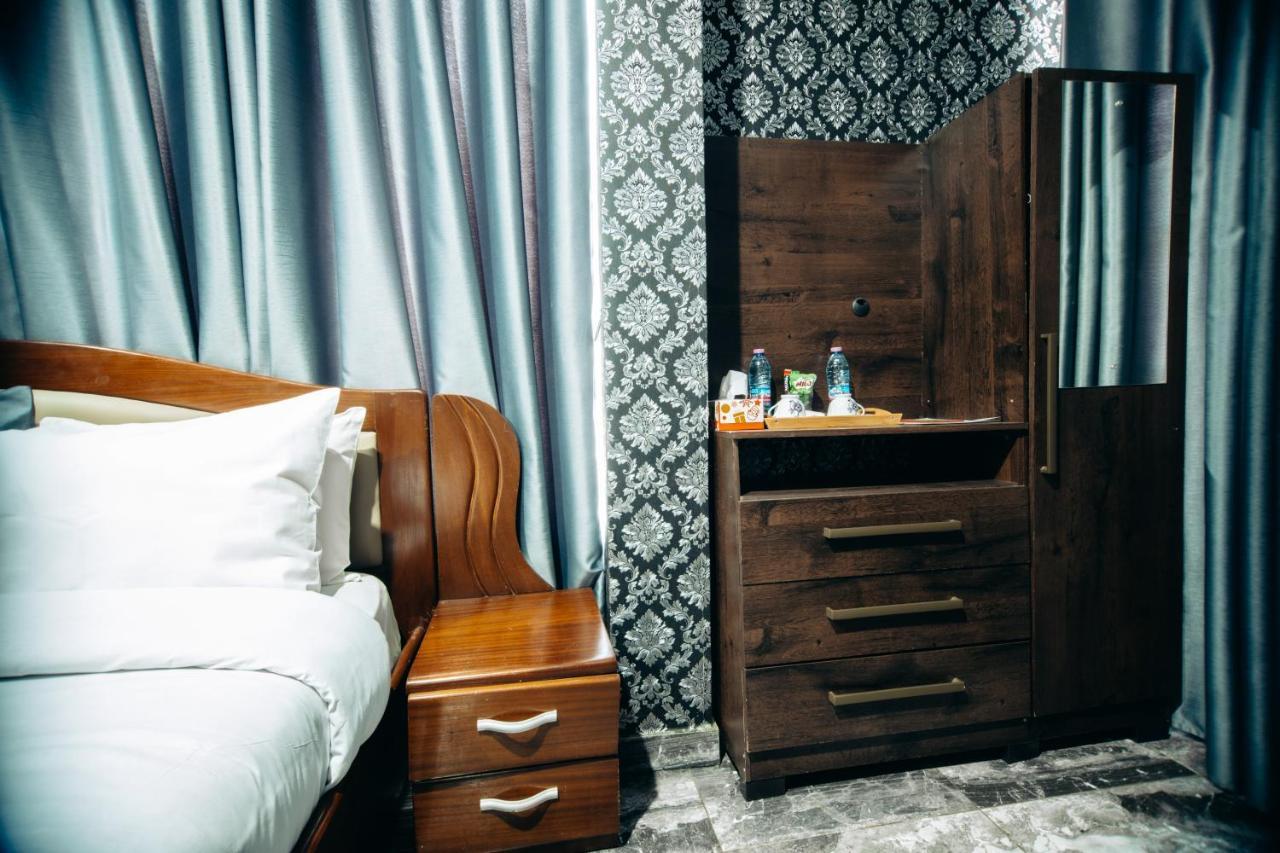 Plus 33 Hotel Nungua Kültér fotó