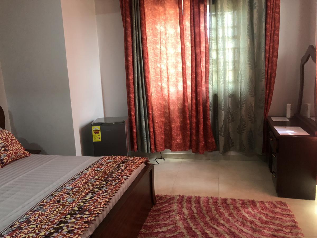 Plus 33 Hotel Nungua Kültér fotó