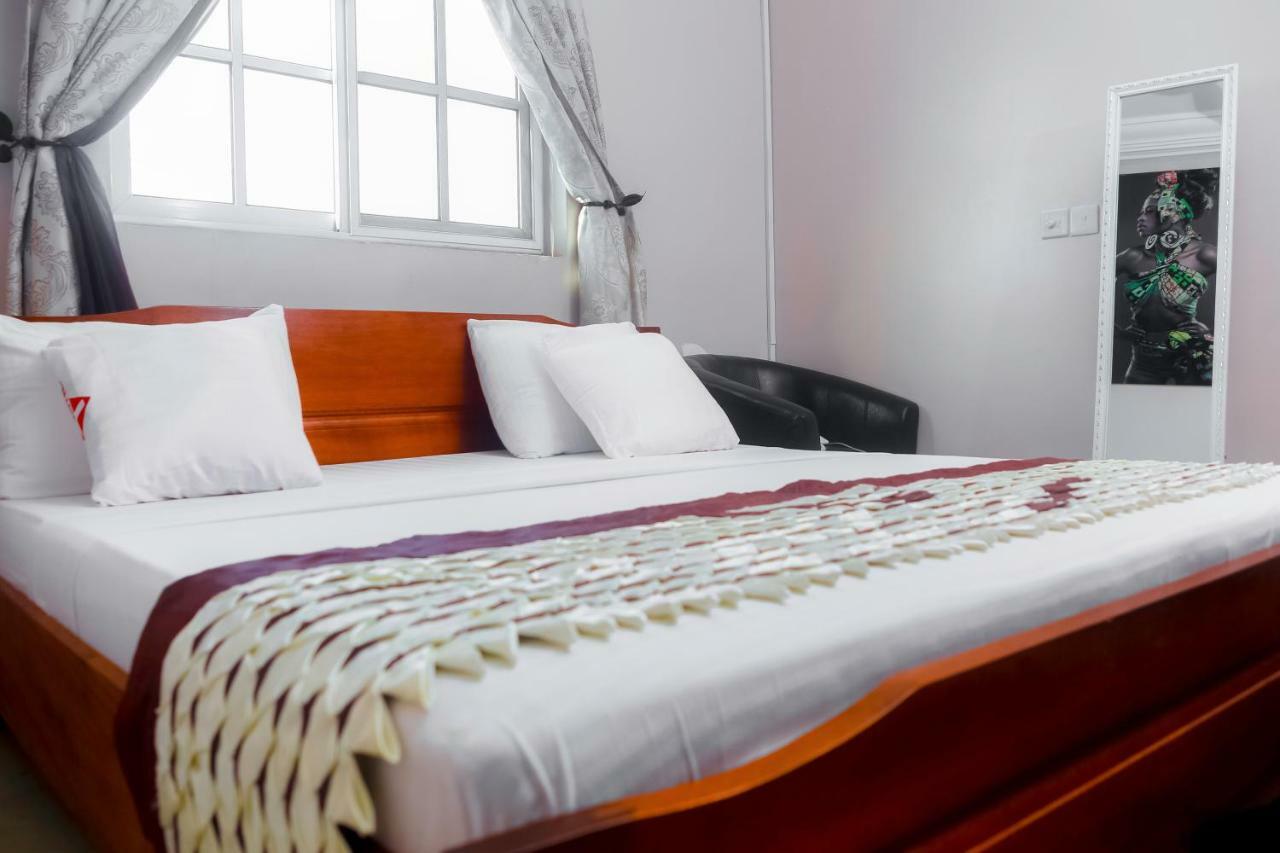 Plus 33 Hotel Nungua Kültér fotó