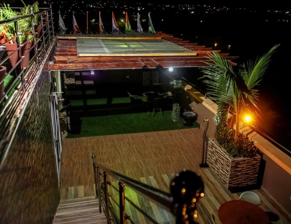 Plus 33 Hotel Nungua Kültér fotó