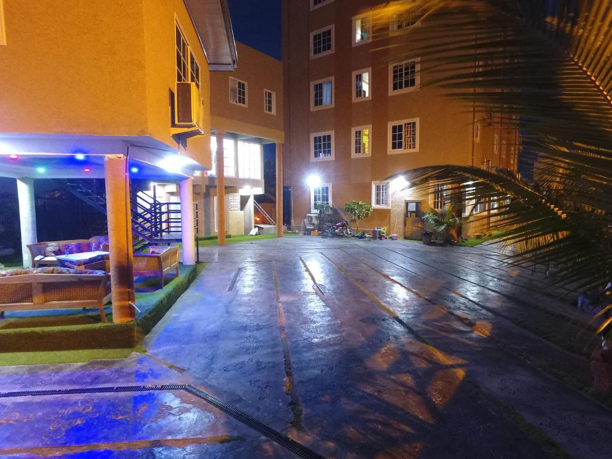 Plus 33 Hotel Nungua Kültér fotó