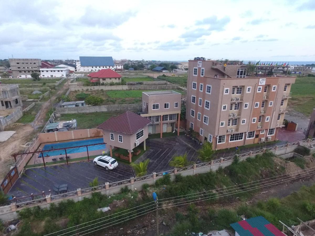 Plus 33 Hotel Nungua Kültér fotó